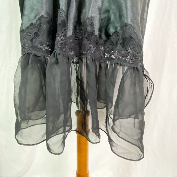 Elegant Vintage Black Lace Trim Nightgown Ruffle Hem 26/28 - Picture 3 of 5